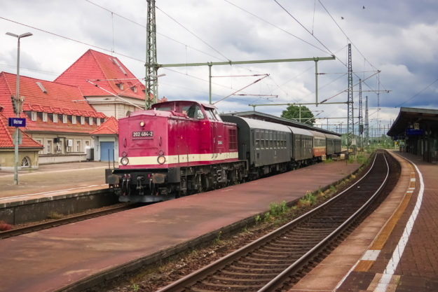 Sonderzug nach Sonneberg 202 484-2 im Bahnhof Weimar