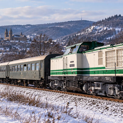 V100003-durchs-verschneite-Hügelland